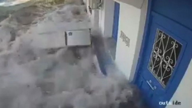 Νέο απίστευτο βίντεο από το τσουνάμι στη Σάμο μετά τον σεισμό! (vid)
