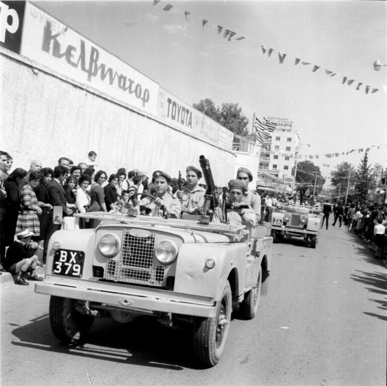 Ιστορικά ντοκουμέντα: Η πρώτη στρατιωτική παρέλαση στην Κύπρο (ΦΩΤΟΣ/ΒΙΝΤΕΟ)