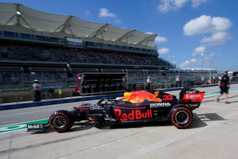F1: Ο Φερστάπεν ύψωσε το μεσαίο δάκτυλο στον Χάμιλτον (ΒΙΝΤΕΟ)