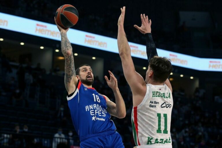 ΕΦΕΣ 71-68 ΟΥΝΙΚΣ: Πρώτη νίκη με τρομερό Μόερμαν!