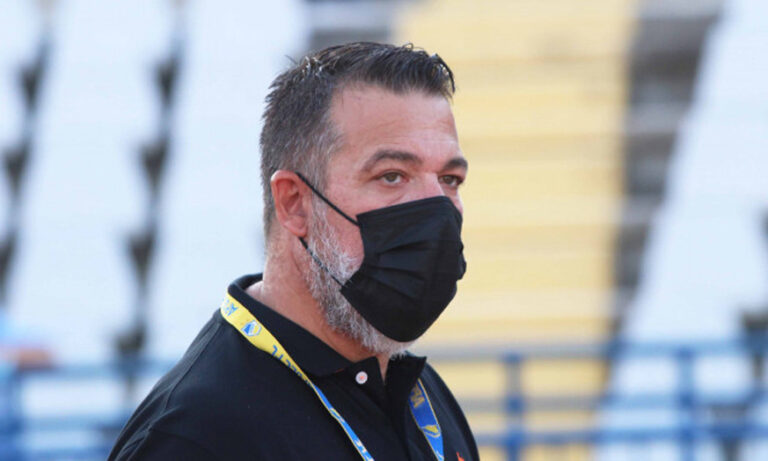 «ΧΤΥΠΗΜΑ» ΠΕΤΕΒΙΝΟΥ: «Πως γίνεται να μην είναι πέναλτι του Αραγιούρι; Στα πόσα fuck off αποβάλλεται ο Warda;»