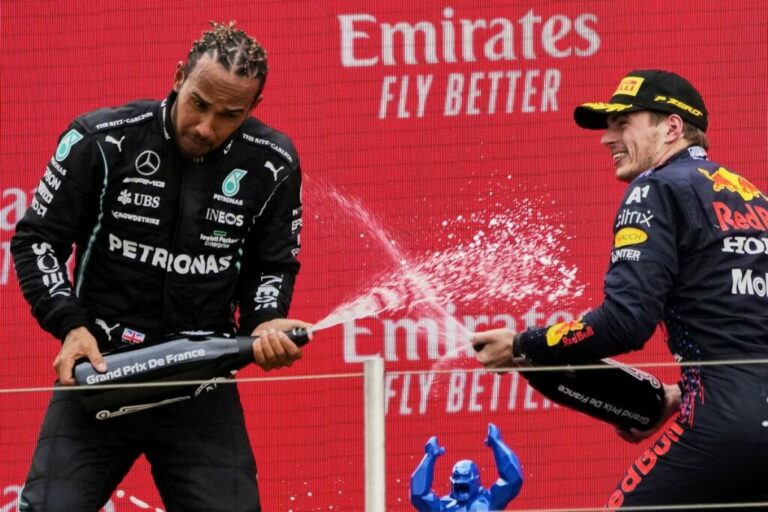 AΦΙΕΡΩΜΑ – F1: Η βαριά σκιά της ιστορίας στη φετινή μάχη Χάμιλτον – Φερστάπεν