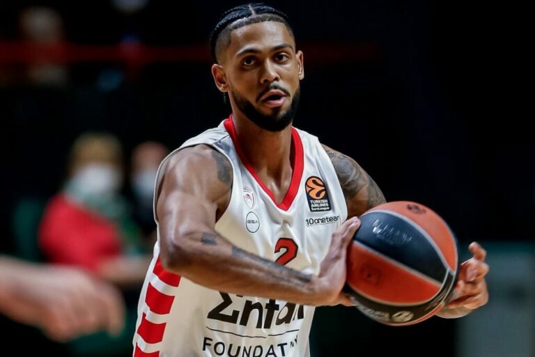 ΟΥΝΙΚΣ 84-87 ΟΛΥΜΠΙΑΚΟΣ: Άλωσε με σούπερ Βεζένκοβ το Καζάν!