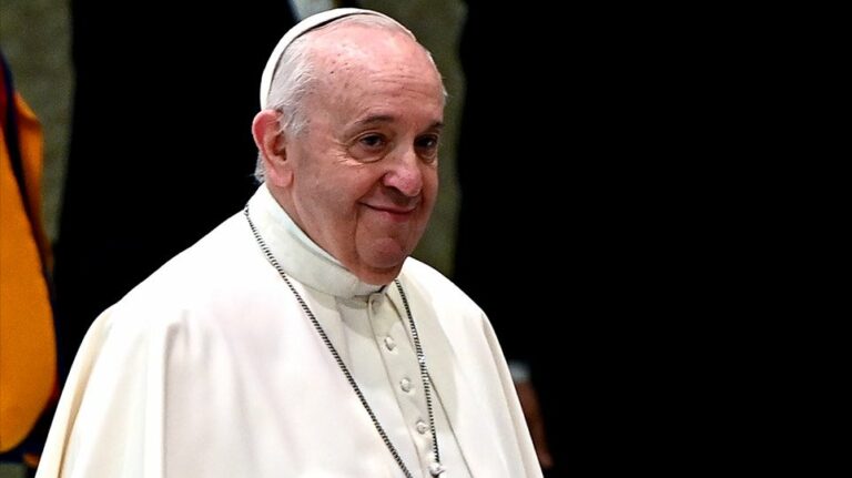 ΙΣΤΟΡΙΚΗ ΜΕΡΑ: Φθάνει σήμερα στην Κύπρο ο Πάπας! (ΟΙ ΡΥΘΜΙΣΕΙΣ ΣΤΟΥΣ ΔΡΟΜΟΥΣ)