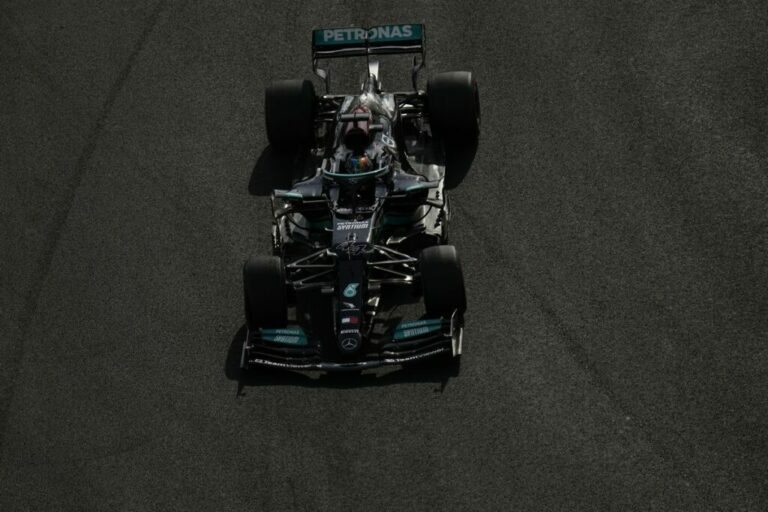 F1: «Ηχηρή» απάντηση Χάμιλτον στις δεύτερες δοκιμές!