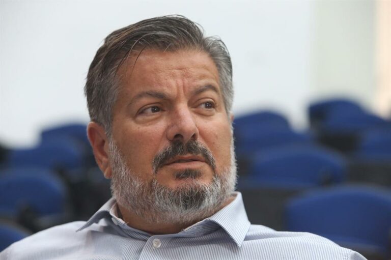 KΩΣΤΡΙΚΗΣ: «Ήπια τα συμπτώματα της Όμικρον…»