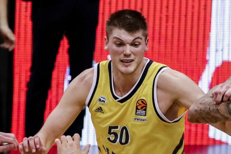 ΑΛΜΠΑ 92-84 ΜΟΝΑΚΟ: Τη νίκησε και την… έπιασε!