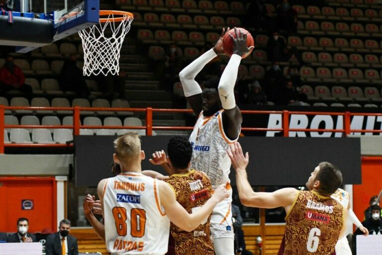 ΠΡΟΜΗΘΕΑΣ-ΒΕΝΕΤΣΙΑ 68-78: Κατάρρευση στο τέλος