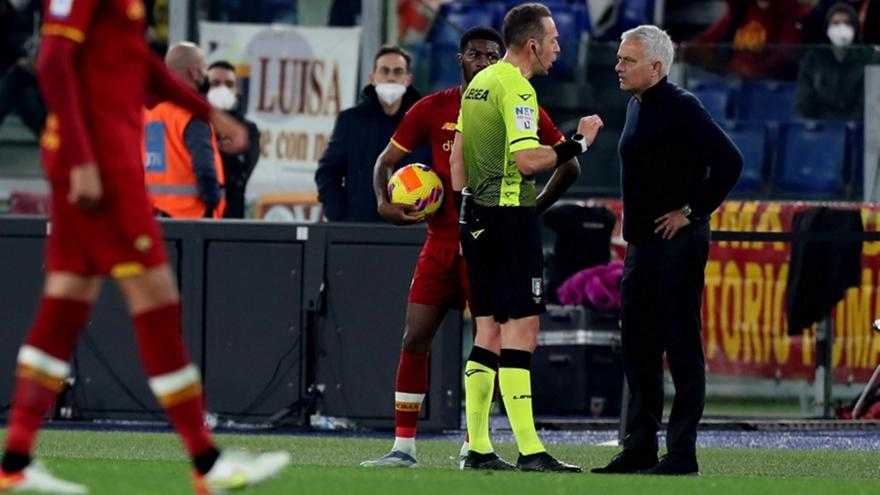 jose_mourinho_argue_referee_ro_204611