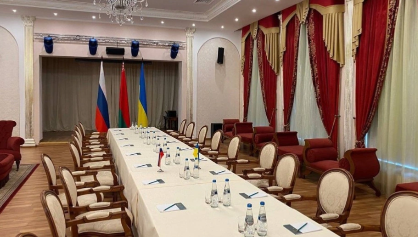 Αντέχει το Κίεβο, αρχίζουν οι συνομιλίες μεταξύ Ουκρανών και Ρώσων διπλωματών