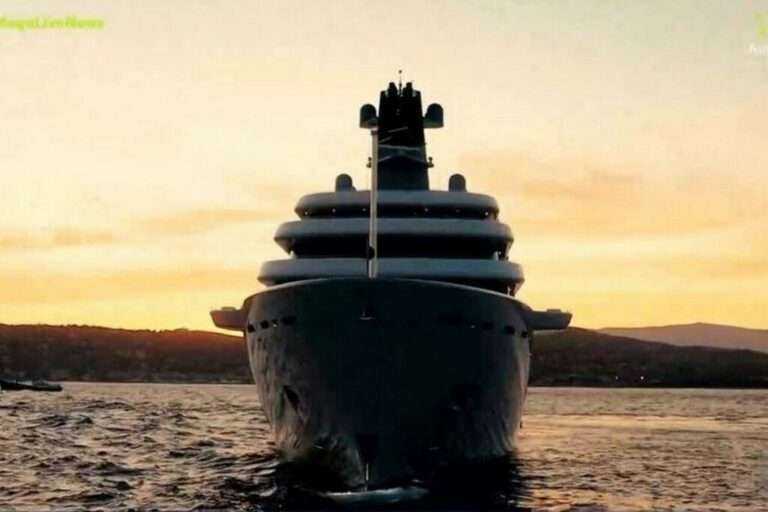 Νότια της Κρήτης το υπερπολυτελές γιοτ του Αμπράμοβιτς!