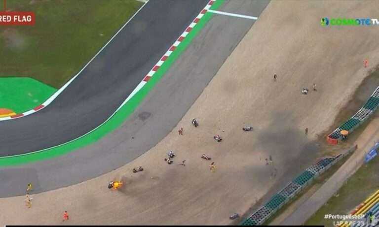 Τρομακτική καραμπόλα στο Moto GP 2 (BINTEO)