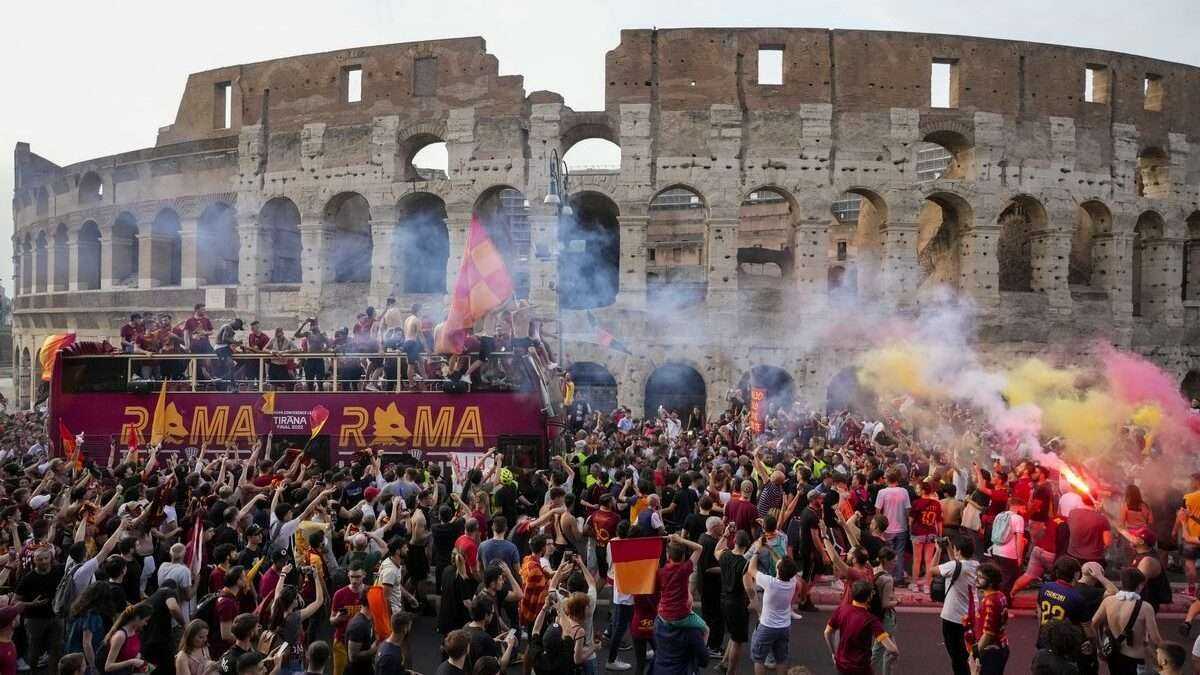 Aποθεώθηκαν από 100.000 οπαδούς της Ρόμα, Μουρίνιο και παίκτες! (ΦΩΤΟΣ-ΒΙΝΤΕΟ)