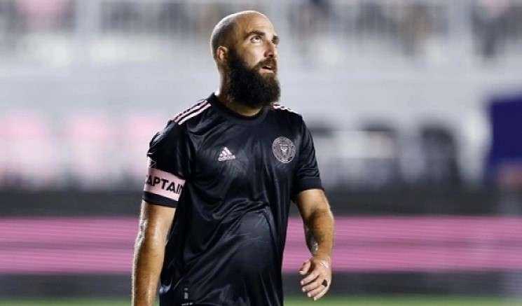 «Λεβαντόφσκι για 50 εκατομμύρια ευρώ;»