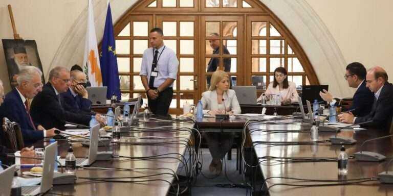 Επιστρέφει…η μάσκα και πλαφόν σε self-test…