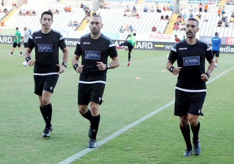 ΠΑΡΑΙΤΗΘΗΚΑΝ όλοι οι ρεφ και βοηθοί α΄κατηγορίας!