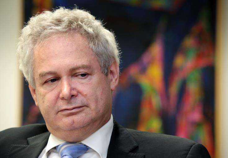 Τα κρυμμένα ιδανικά του ΑΚΕΛ στο πορτμπαγκάζ του αυτοκινήτου για χατίρι Μαυρογιάννη