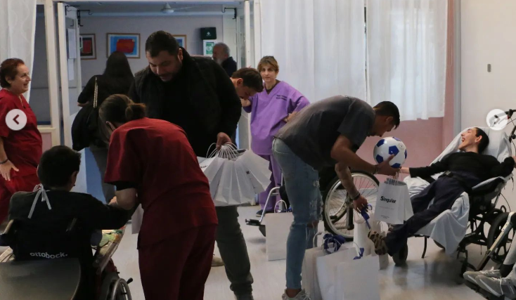 Έδωσαν δώρα και πρόσφεραν χαμόγελα στα παιδιά οι παίκτες της Ανόρθωσης!