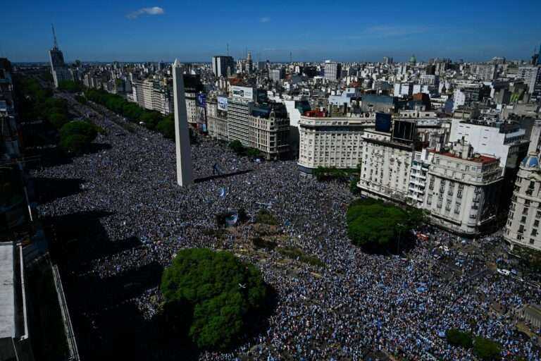 LIVE STREAMING: H παρέλαση της Αργεντινής στο Μπουένος Άιρες! (BINTEO)