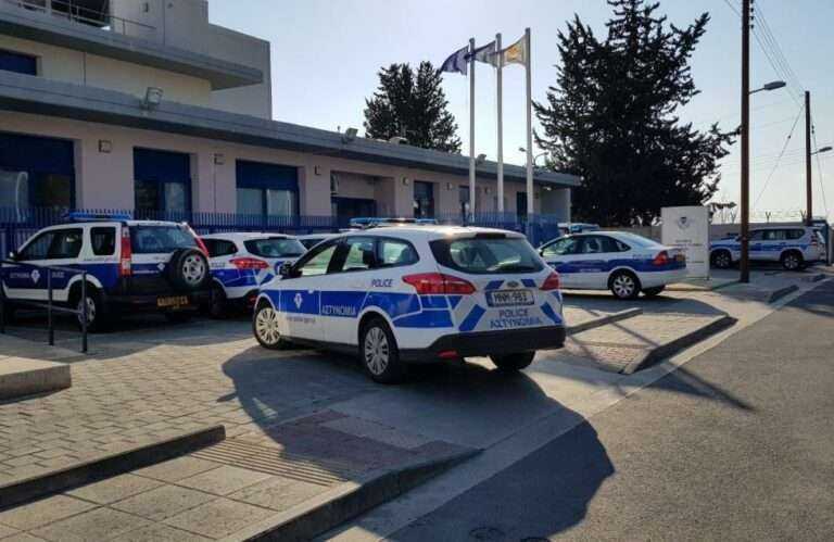 Οκτώ πρόσωπα μπούκαραν σε διαμέρισμα με όπλα και σπαθιά!