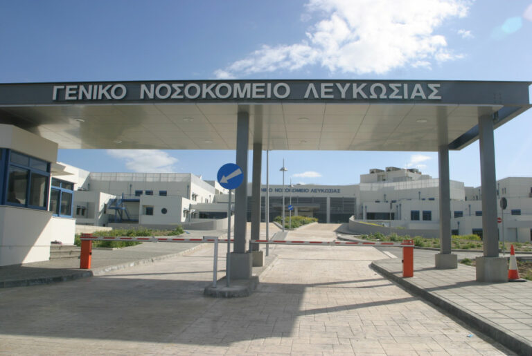 Εντοπίστηκε αναίσθητος σε ισόγειο πολυκατοικίας 19χρονος- Σε σοβαρή αλλά σταθερή κατάσταση