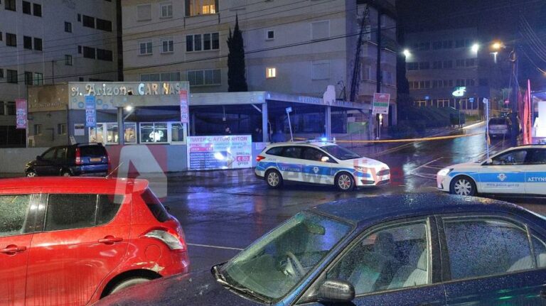 Απόπειρα φόνου: Έπληξαν το θύμα στο κεφάλι, γάζωσαν το όχημα του (ΦΩΤΟΣ)
