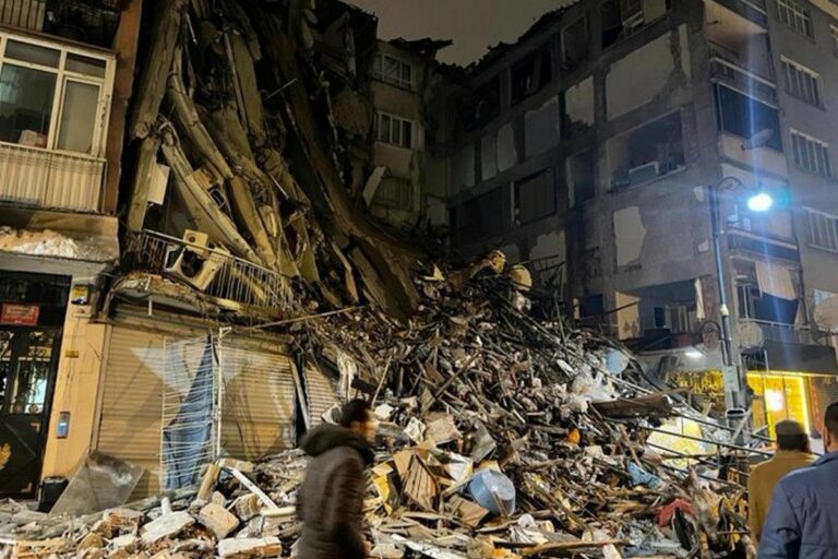 Σεισμός 7.8 Ρίχτερ στην Τουρκία – Δεκάδες νεκροί και σε Συρία… (ΒΙΝΤΕΟ)