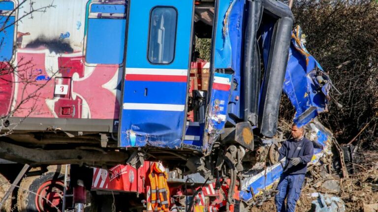 «Θα πεθάνουμε»… Συγκλονιστικές ιστορίες από το «τρένο του θανάτου»