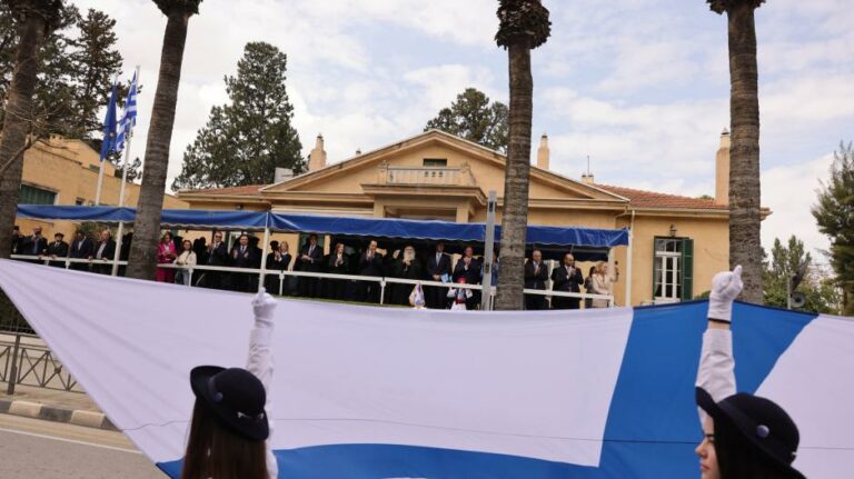 25η Μαρτίου: Περηφάνια και συγκίνηση απ’ άκρη σ’ άκρη της Κύπρου (ΦΩΤΟΣ)