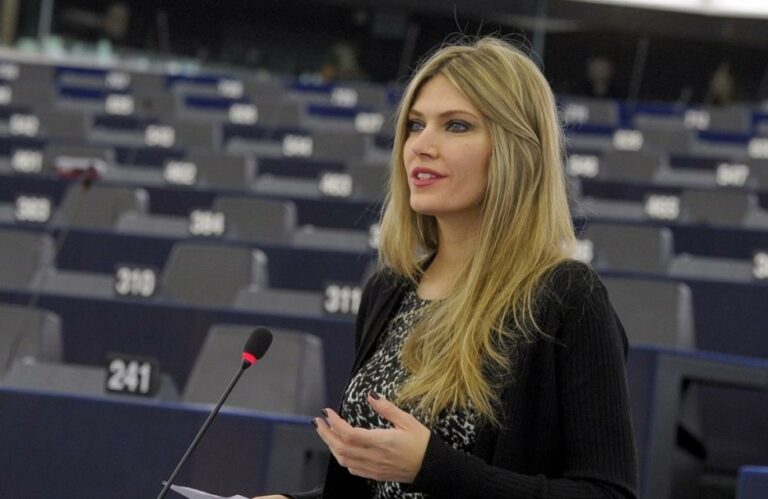 Η Μεγάλη Πέμπτη της Εύας Καϊλή…