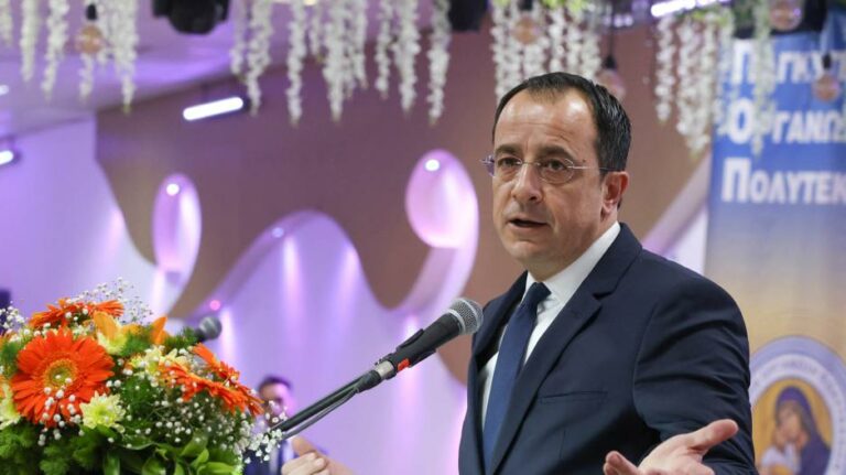 Αύξηση επιδόματος μάνας και εφάπαξ θερινό επίδομα ανακοίνωσε ο ΠτΔ