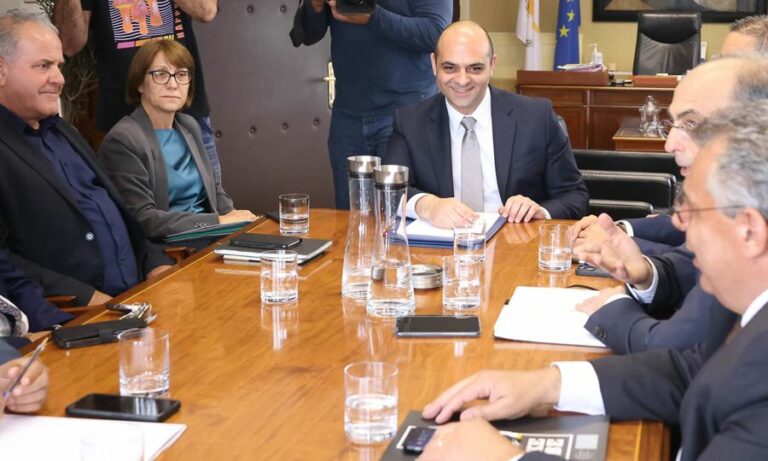 Αποφασίζουν συντεχνίες και ΟΕΒ για την πρόταση ΑΤΑ