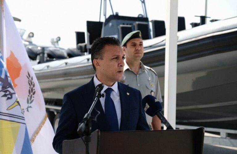 Υπουργός Άμυνας: Απορώ κι εγώ γιατί οι βουλευτές δεν πάνε έφεδροι…