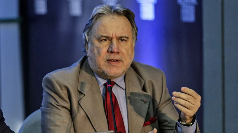 Πολιτική θύελλα για Κατρούγκαλο: Από την επιστροφή των κρατήσεων, στην αποπομπή από τον ΣΥΡΙΖΑ