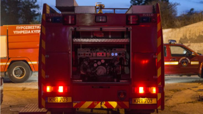 Έτρεχε και δεν έφτανε η Πυροσβεστική: Πυρκαγιές σε όχημα, κτίρια και εργοστάσιο