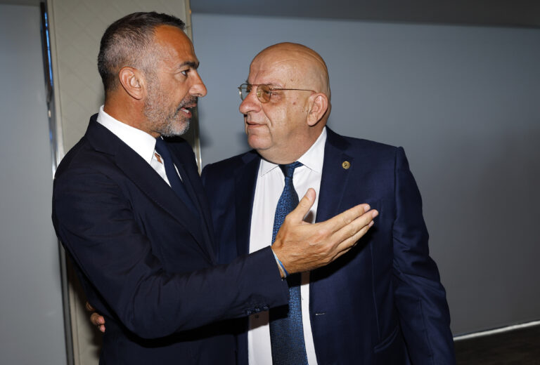 Κούμας/ομόφωνα…