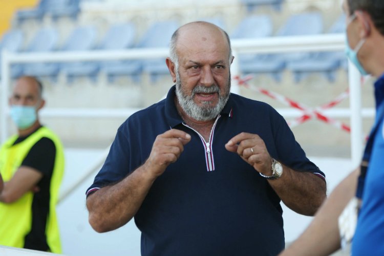ΦΤΙΑΧΝΕΙ ΟΜΑΔΑ…