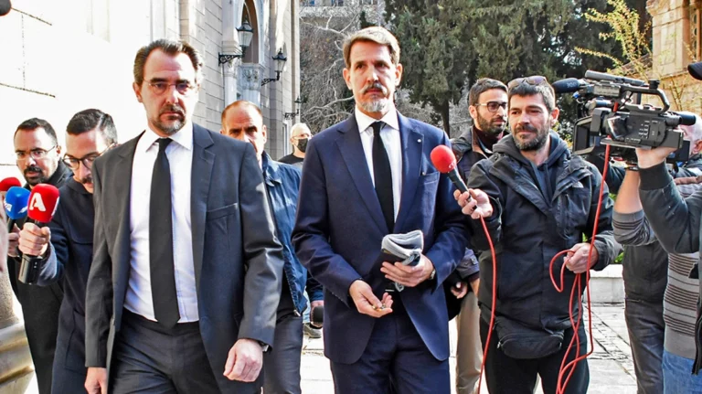 «Είμαστε Έλληνες, το Γλύξμπουργκ δεν είναι δικό μας όνομα»