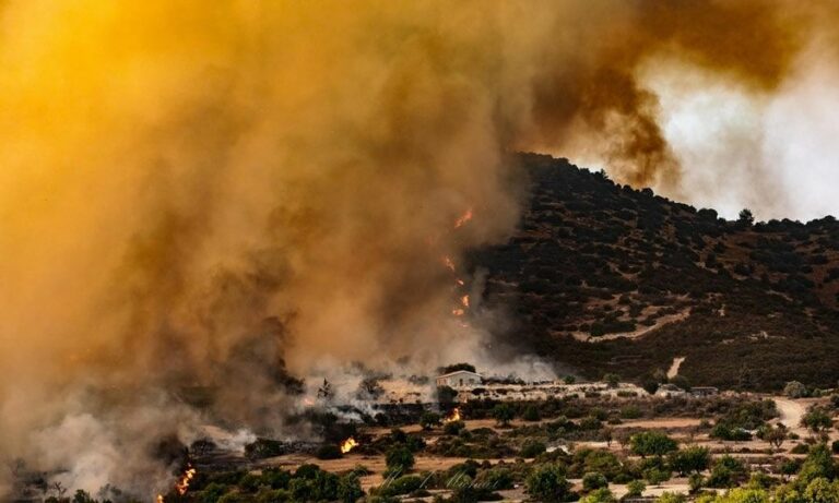 Σε ύφεση η πυρκαγιά – Ενεργό μέτωπο μεταξύ Φασούλας-Αψιού