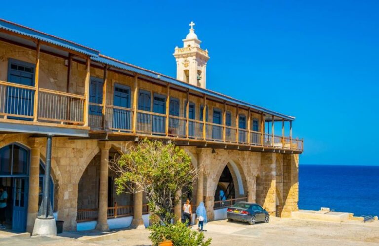 Σταμάτησαν οι εργασίες για χώρο προσευχής μουσουλμάνων στον Απόστολο Ανδρέα