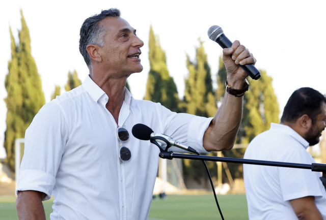 ΚΑΘΑΡΙΖΕΙ…