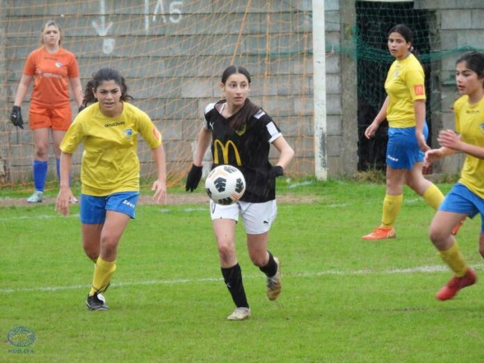 u 18 k 18 koritsia gynaikeio