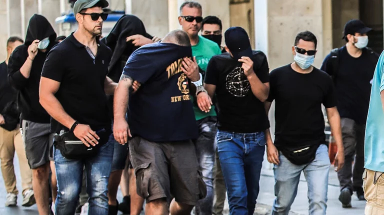 Το χάος, οι διαταγές που δεν διαβάστηκαν και οι λάθος εκτιμήσεις για την επιδρομή των Κροατών χούλιγκανς…