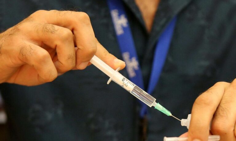 Ταυτόχρονοι εμβολιασμοί κατά COVID και γρίπης ενόψει χειμώνα