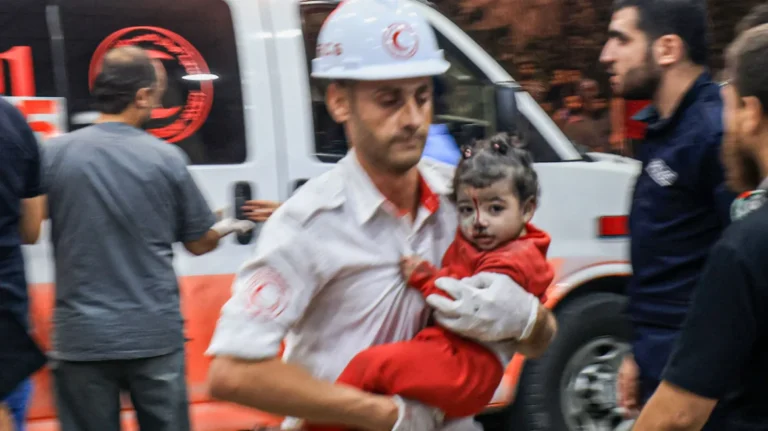 Βομβαρδισμός νοσοκομείου στη Γάζα: Ποιοι είχαν συμφέρον από ένα λουτρό αίματος