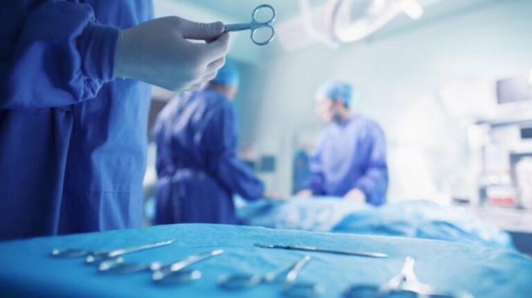 Σε βίντεο το χειρουργείο-απάτη αφαίρεσης κολπικού διαφράγματος