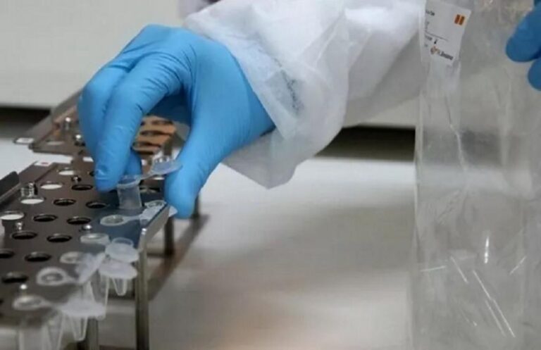 «Θα φτάσουμε στα 8.800 κρούσματα κορωνοϊού ανά ημέρα και 80 θανάτους την εβδομάδα»