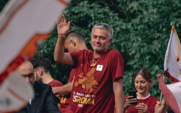 O Μουρίνιο έκανε το «c’hai fatto innamorar» να αγγίξει τις καρδιές των Ρομανίστα…