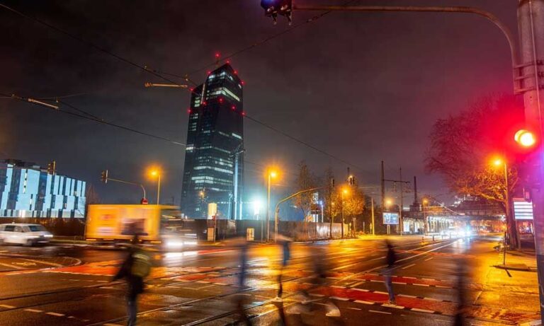 Πληθωρισμός και μείωση επιτοκίων στην Ευρωζώνη