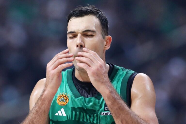 Παναθηναϊκός: Θλάση α’ βαθμού ο Σλούκας και μένει εκτός για δέκα μέρες…